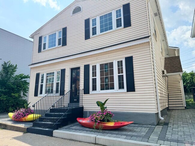 Primary Photo - 325 Central St