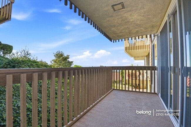 Building Photo - 6542 Ocean Crest Dr