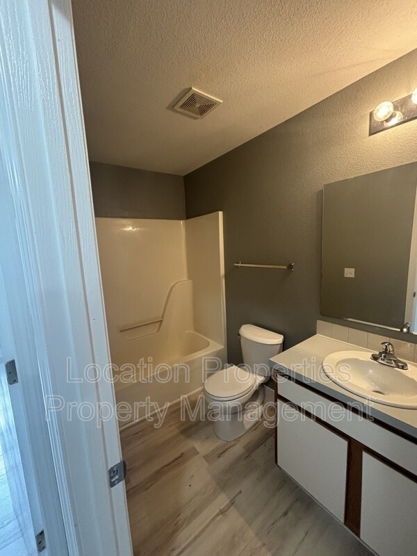 Building Photo - 950 Monterey Way