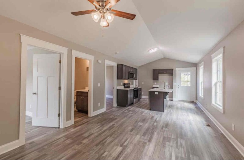 Building Photo - 627 Fondel Ln