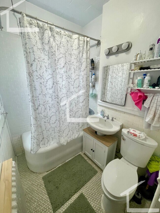 Building Photo - 9/1 Oversized 5BR near BU, Longwood, Kenmo...