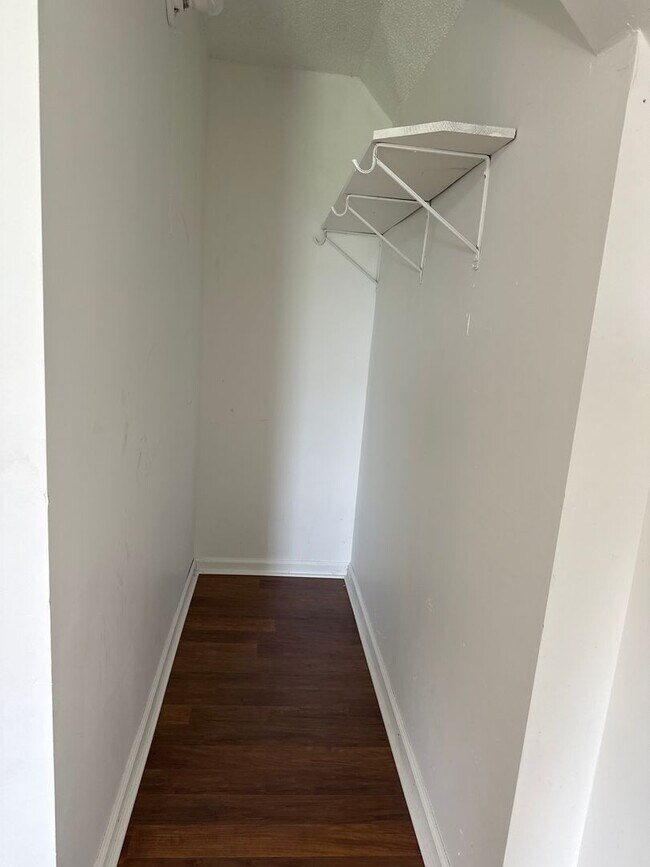 Building Photo - Selinger duplex