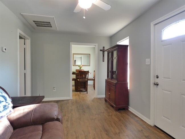 Building Photo - 507 Houston St