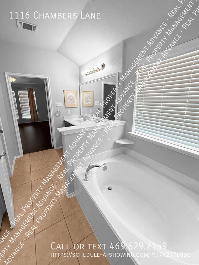 Building Photo - 1116 Chambers Ln