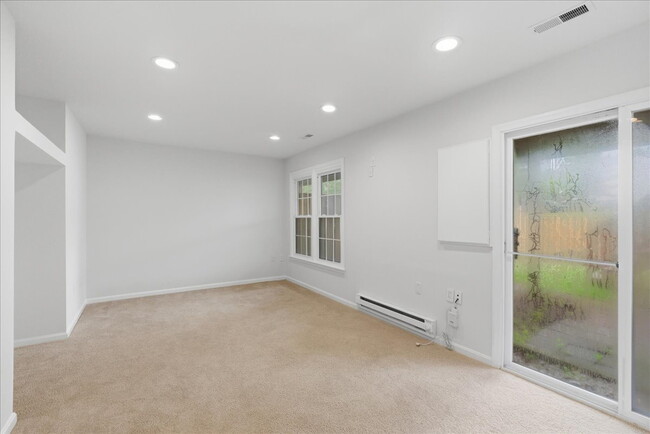 Building Photo - Welcome home to this beautifully updated and move-in-ready 3-bedroom, 3.5-bath townhouse
