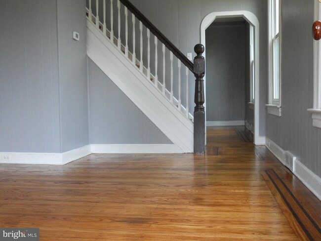Building Photo - 304 W Cold Spring Ln