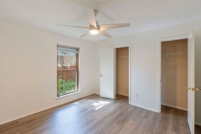 Building Photo - Beautiful 3 bedroom, 2 bathroom home in Southeast Austin!!!