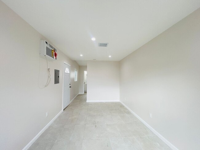 Building Photo - Sylvan Apartments