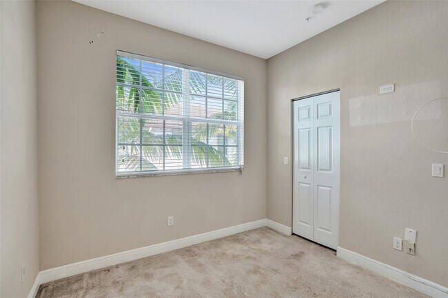 Building Photo - 11960 SW 27th Ct