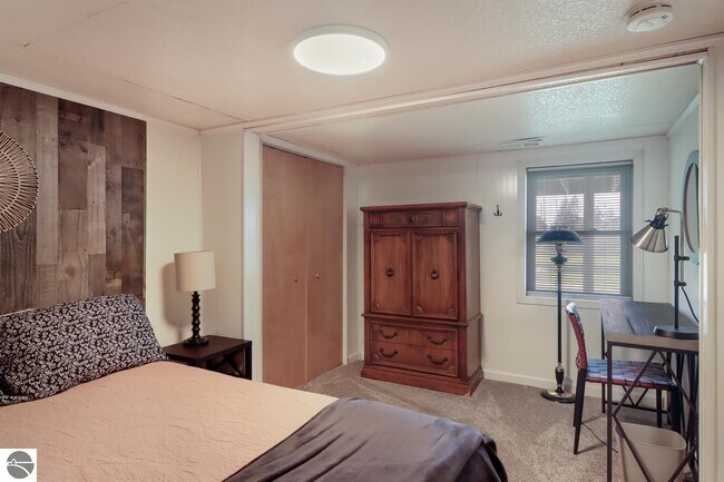 Building Photo - 7079 Hawley Rd