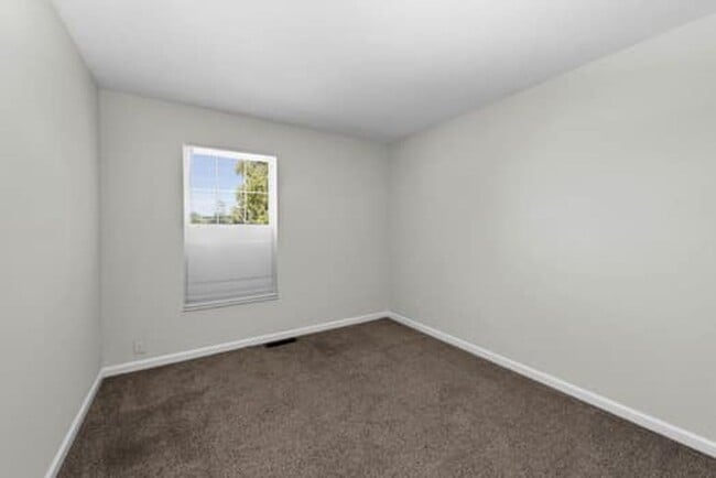Building Photo - 5691 Victoryview Ln