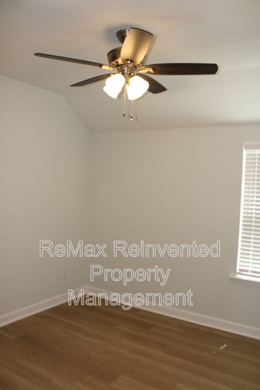 Building Photo - 921 Holbrook Dr