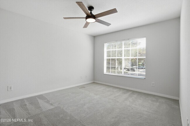 Building Photo - 13700 Richmond Park Dr N