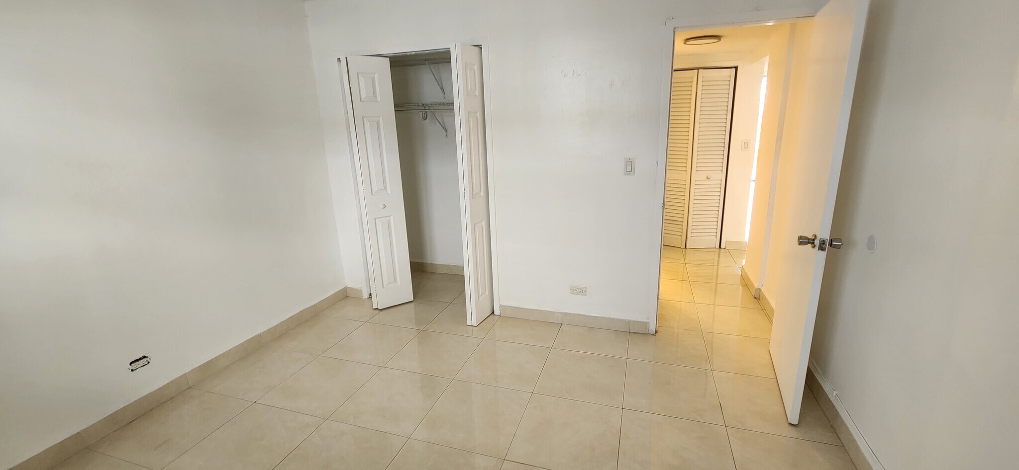 Building Photo - 3660 NE 166th St