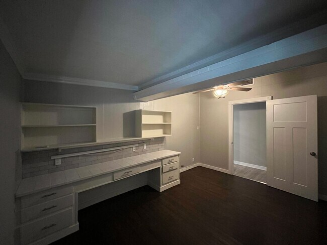 Building Photo - 3309 Mahan Dr