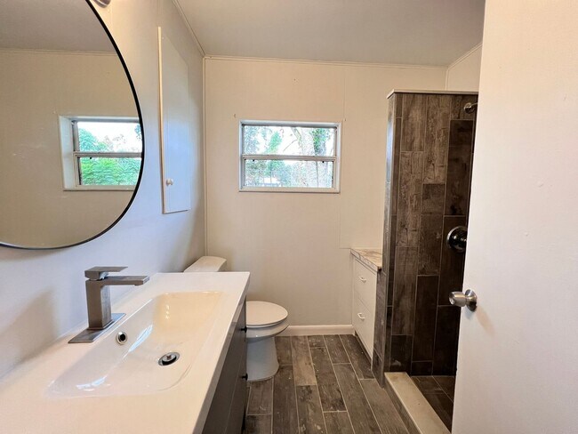 Building Photo - House in Deland