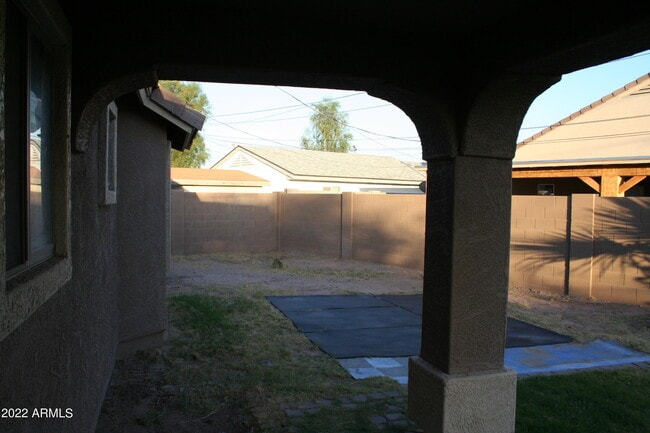 Building Photo - 11207 W Hopi St