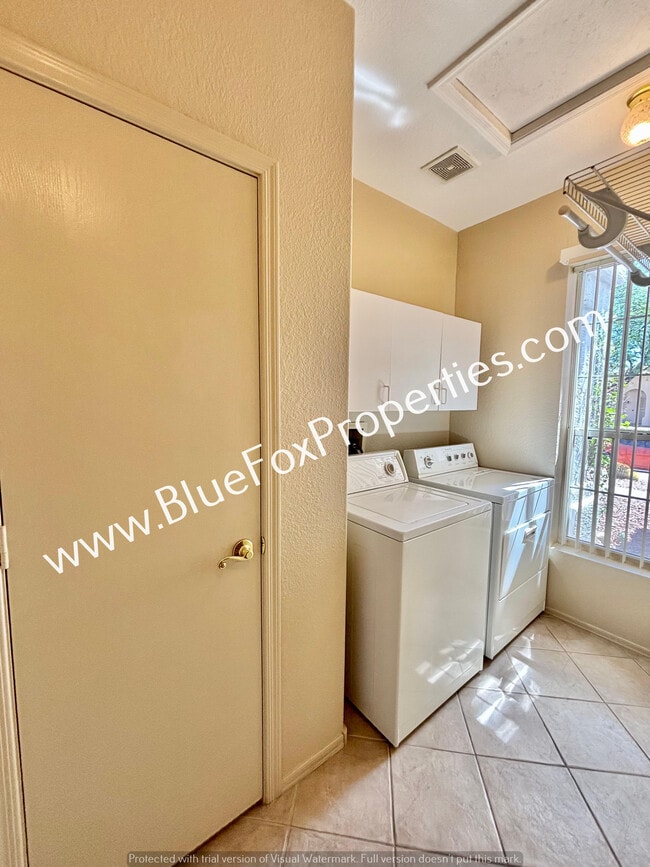 Building Photo - 9035 N Silver Moon Way