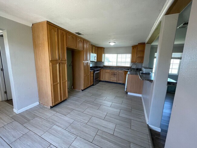 Building Photo - Country Charm Living Single Story Ranch Home