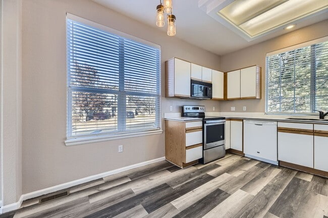 Building Photo - Spacious 4 Bed/ 3 Bath Home with Finished Basement