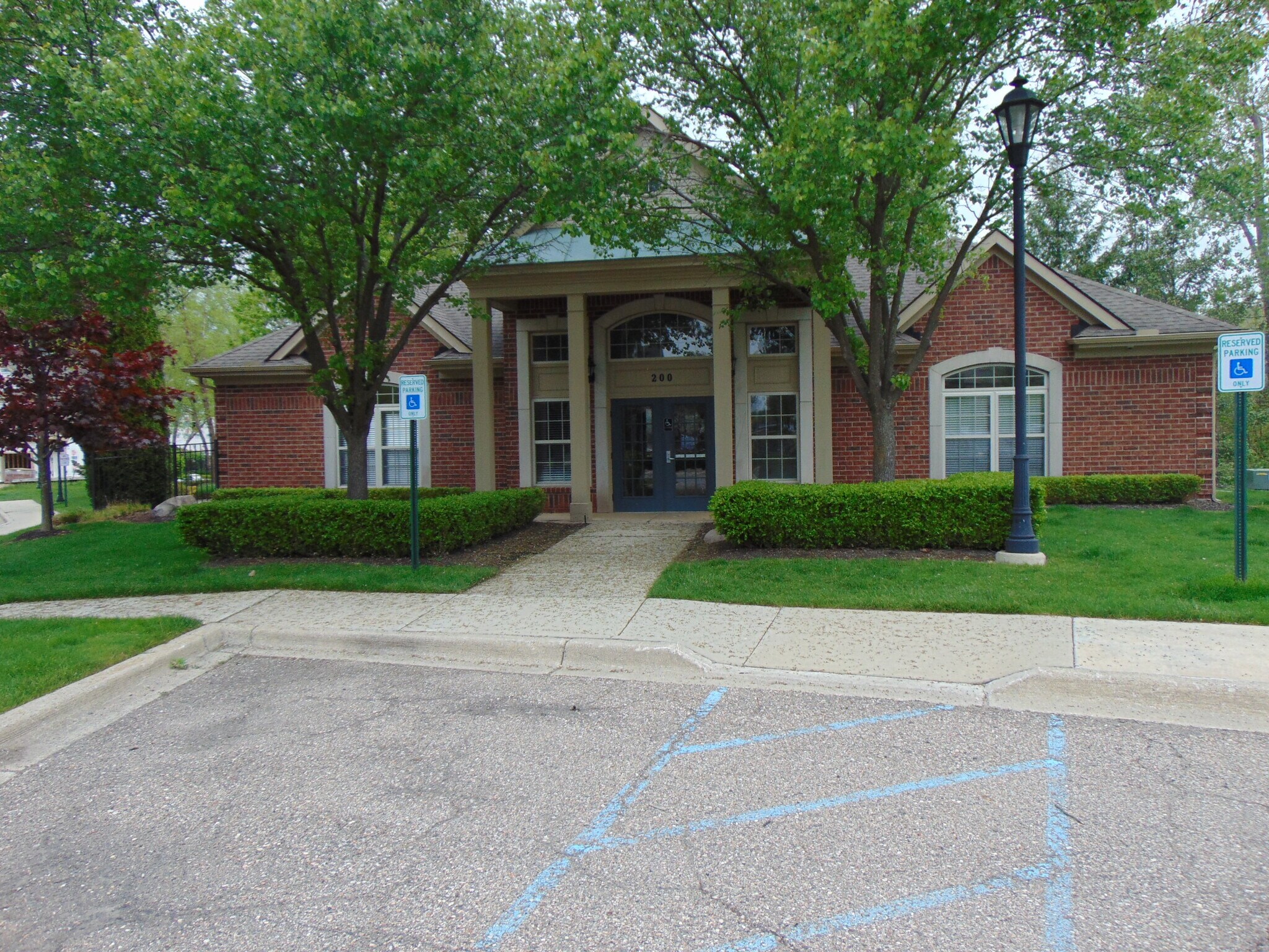 Building Photo - 129 E Bay Dr