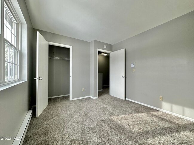 Building Photo - 31 Suncrest Dr