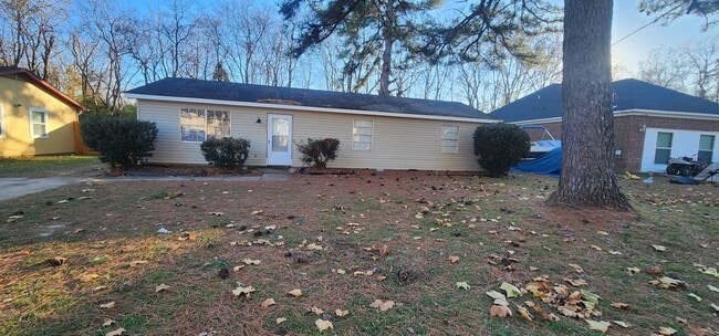 Primary Photo - Single Family Home 3BR / 1BA