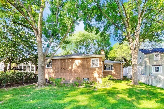 Building Photo - 539 S Evergreen Ave