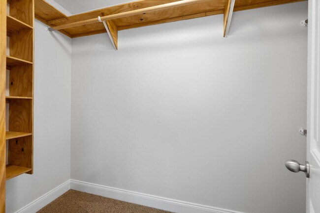 Building Photo - 3 Bedroom 2 Full Bath Home For Rent!
