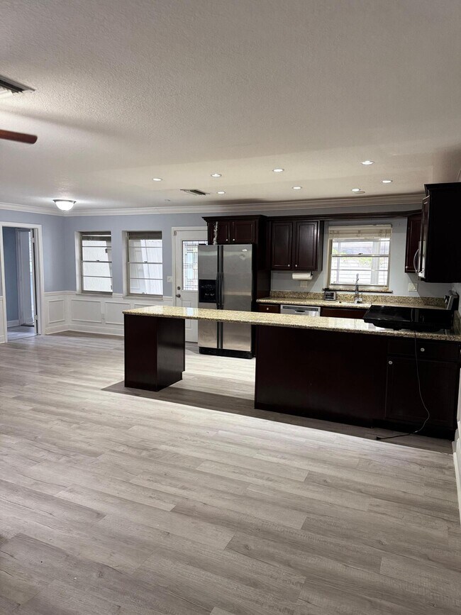 Building Photo - 7709 1st Terrace