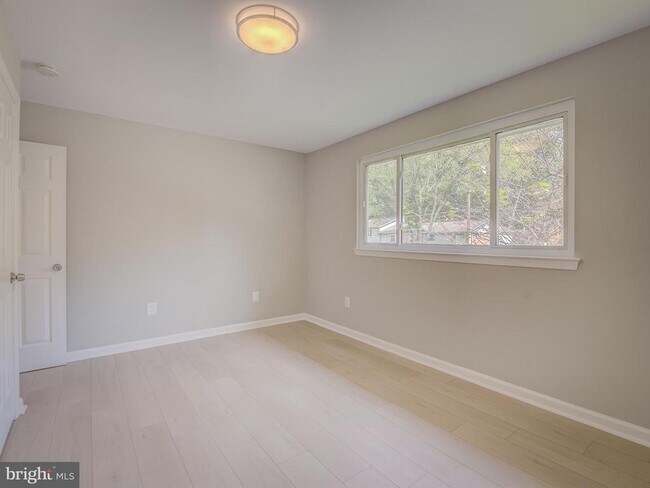 Building Photo - 6812 Landor Ln