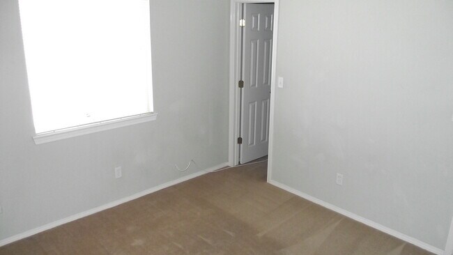 Building Photo - Northeast El Paso 3 Bed/2 Bath with Refrig A/C