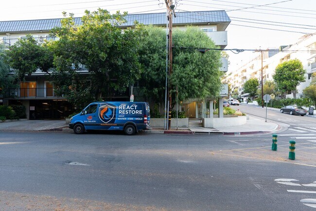 Building Photo - Fully remodeled 2BR/2BA Condo in prime West Hollywood!