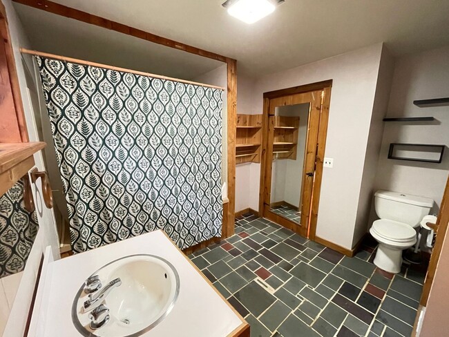 Building Photo - Charming 3BR House in Granville