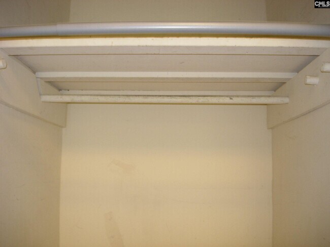 Building Photo - 704 S Bonham Rd