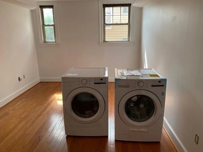 Building Photo - 3220 17th St NW