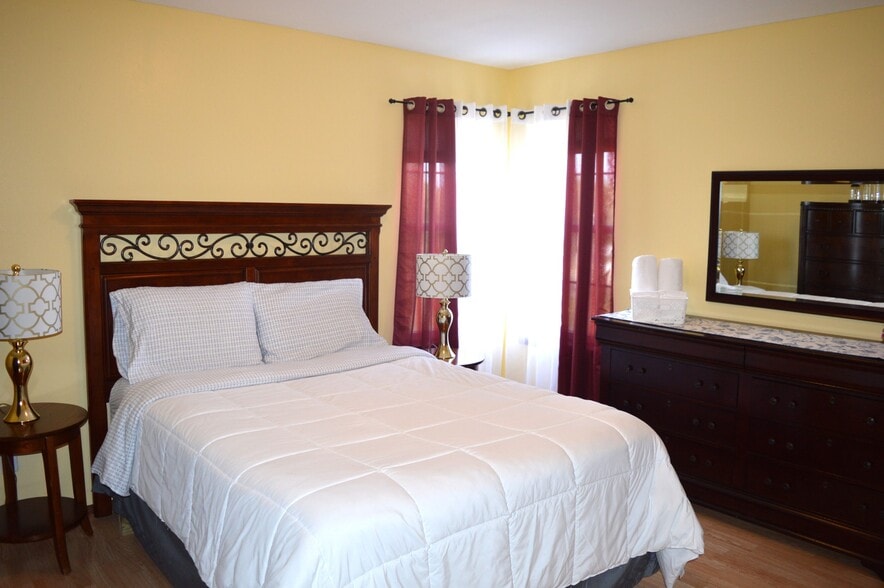 Building Photo - 5270 Summer Ridge Dr