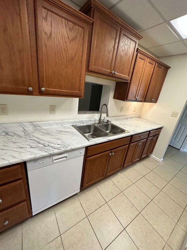 Building Photo - 811 W Springfield Ave