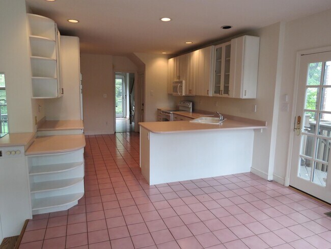 Building Photo - 9405 Locust Hill Rd