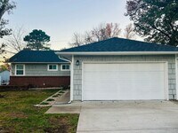 Building Photo - Updated 3 bedroom home in great location!