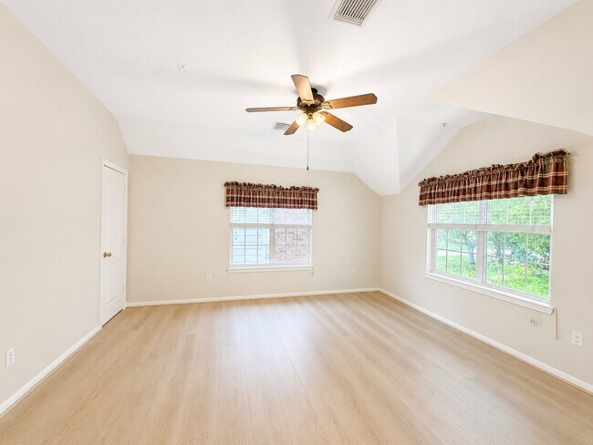 Building Photo - 223 Wild Oak Run