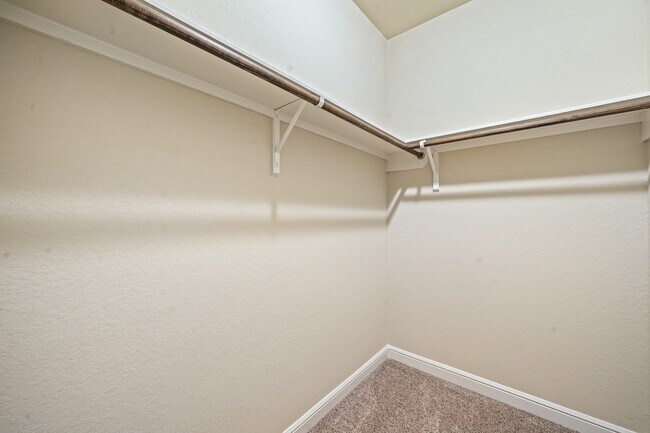 Building Photo - 15114 Winthrop Manor Way