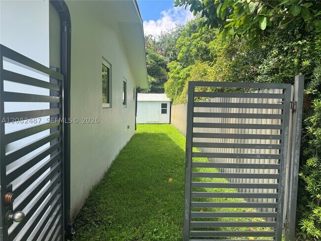 Building Photo - 8640 SW 125th St