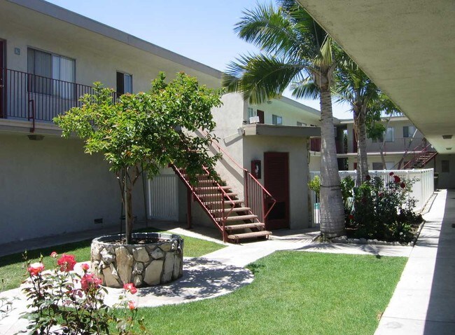 Building Photo - Oasis Apartments