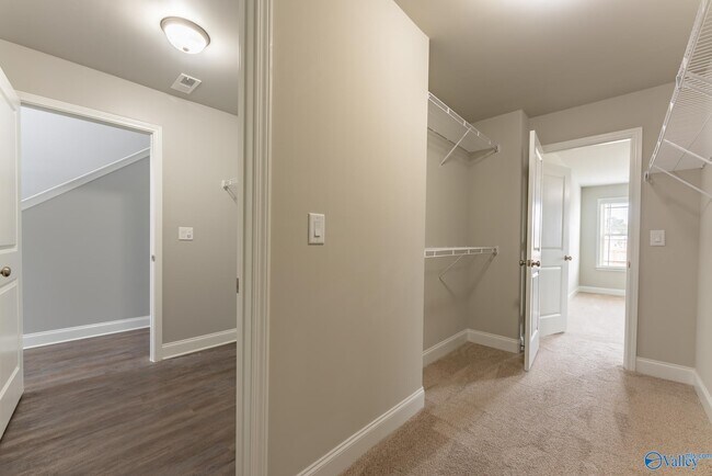 Building Photo - 119 Beaver Brook Pl