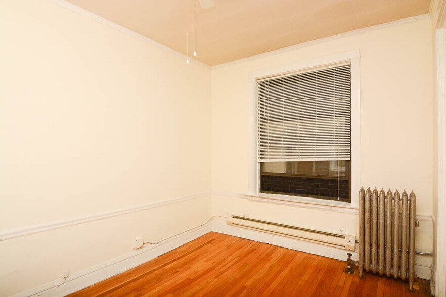 Building Photo - 730 W Barry Ave