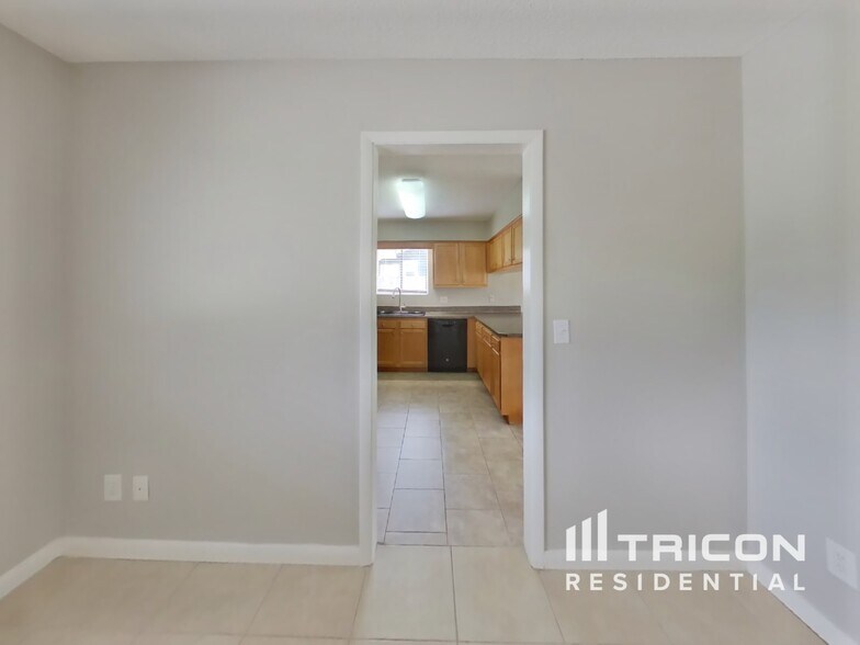 Building Photo - 5726 Springhaven Dr