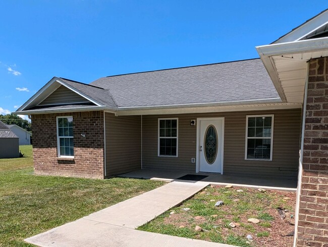 Building Photo - Now accepting application for 3 bedroom 2 ...