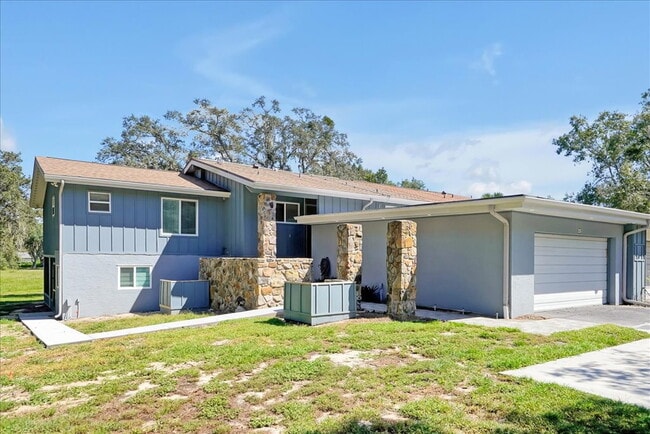 Building Photo - "ALL UTILITIES INCLUDED & Fully Furnished! Stunning 4-Bed, 3-Bath Townhome in Haines City"