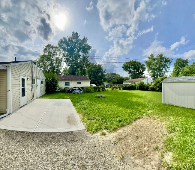 Building Photo - 1382 Southfield Dr S